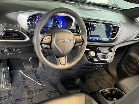 Used 2022 Chrysler Pacifica Touring-L w/ S Appearance Package image 7