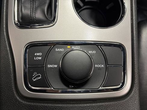 Used 2022 Jeep Grand Cherokee Laredo X image 23