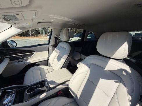 New 2026 Lincoln Nautilus Premier image 13