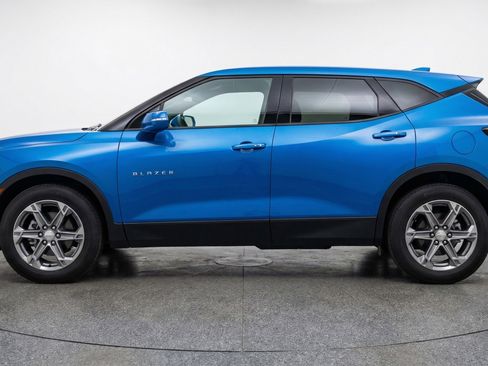 Used 2025 Chevrolet Blazer LT FWD image 5