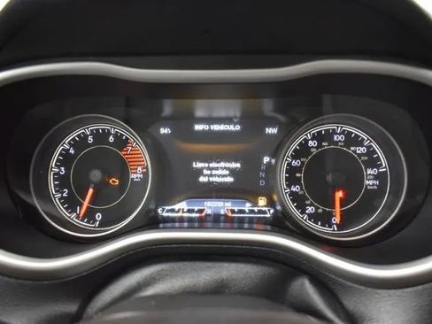 Used 2017 Jeep Cherokee Limited AWD/4WD image 28