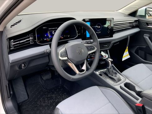 New 2026 Volkswagen Jetta SE FWD image 8