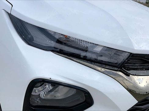 Used 2021 Chevrolet TrailBlazer RS w/ Technology Package image 23