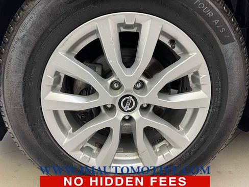 Used 2018 Nissan Rogue SV AWD/4WD image 9