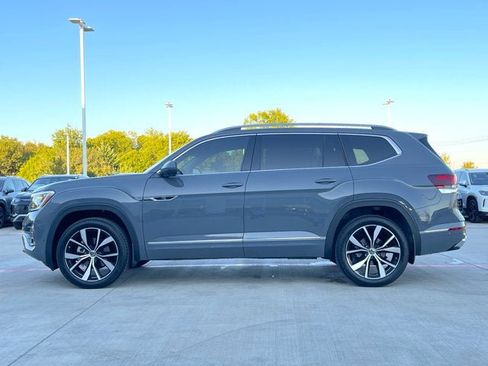 Used 2025 Volkswagen Atlas SEL Premium R-Line image 3