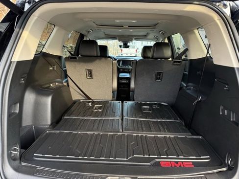 Used 2023 GMC Acadia Denali w/ Black Diamond Edition image 15