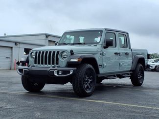 Used 2023 Jeep Gladiator Sport AWD/4WD video 2
