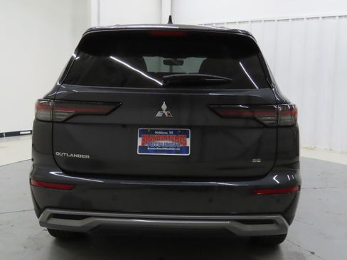 New 2025 Mitsubishi Outlander SE image 4