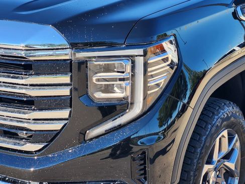New 2026 GMC Sierra 1500 SLT image 5