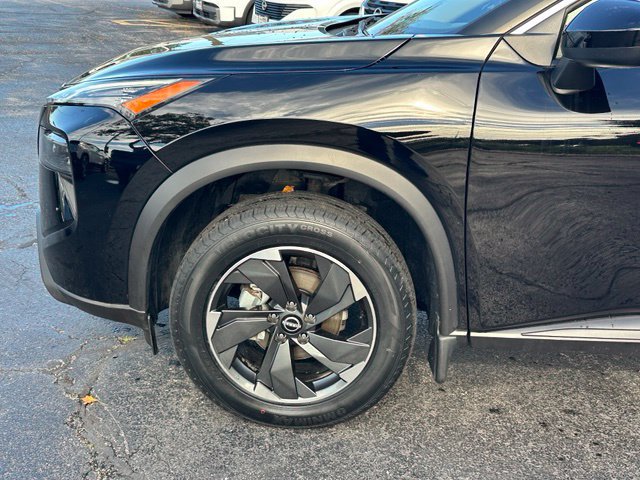 Certified 2024 Nissan Rogue SV w/ SV Premium Package AWD/4WD image 7