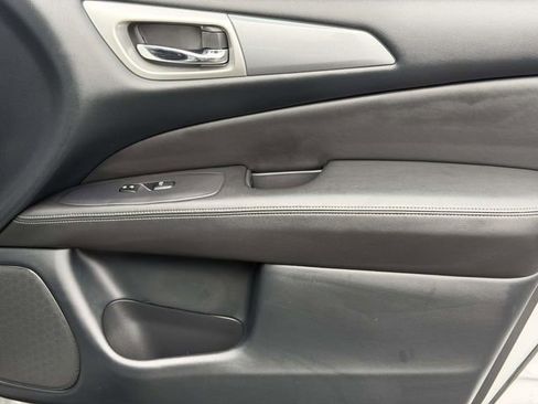 Used 2019 Nissan Pathfinder SL image 6