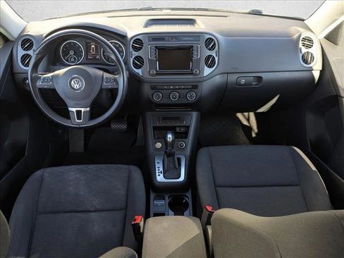 Used 2018 Volkswagen Tiguan Limited w/ Premium Package image 17