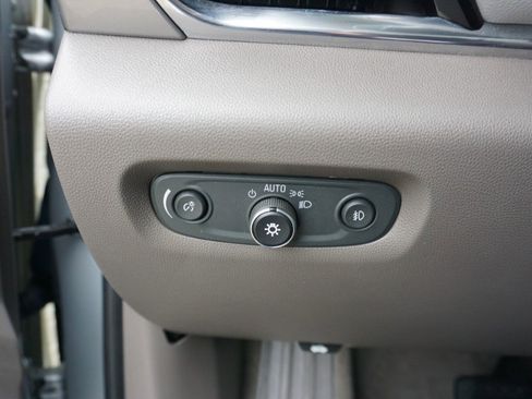 Used 2018 Chevrolet Traverse LT image 20