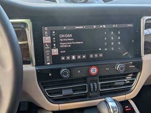 New 2026 Porsche Macan image 18