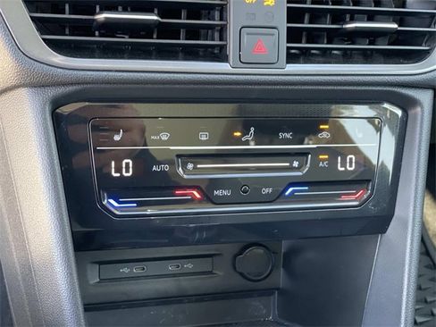 Used 2025 Volkswagen Taos SE image 15