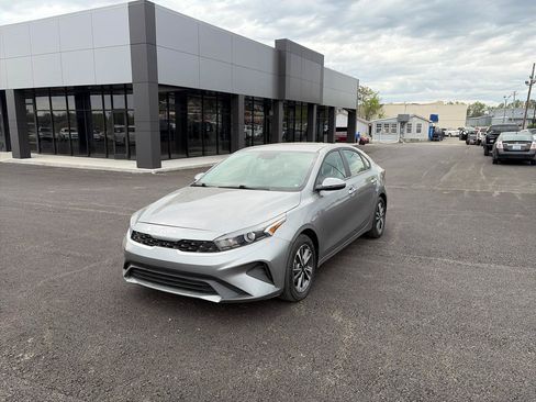 Used 2022 Kia Forte LXS w/ LXS Technology Package FWD image 7