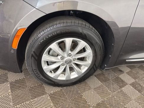 Used 2019 Chrysler Pacifica Touring-L w/ Advanced Safetytec Group image 34