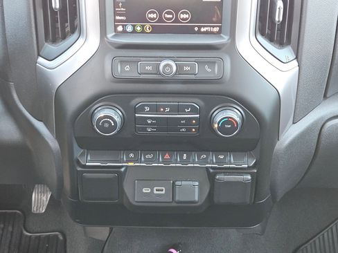 Used 2021 Chevrolet Silverado 1500 Custom image 19