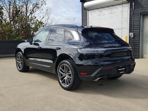 Certified 2025 Porsche Macan image 3