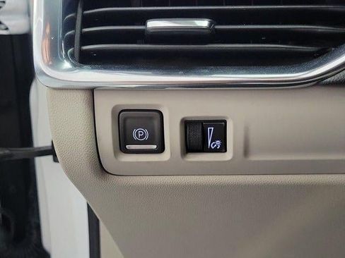 Certified 2022 Cadillac XT4 Luxury FWD image 14