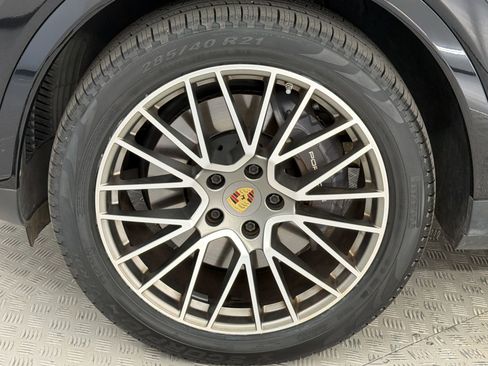 Used 2022 Porsche Cayenne Platinum Edition AWD/4WD image 11