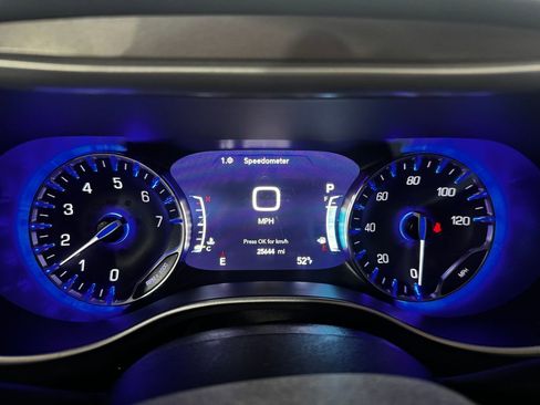 Used 2025 Chrysler Pacifica Select FWD image 5