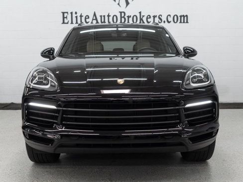Used 2023 Porsche Cayenne Platinum Edition image 3