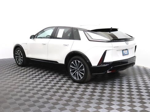 Used 2024 Cadillac Lyriq Sport AWD/4WD image 7