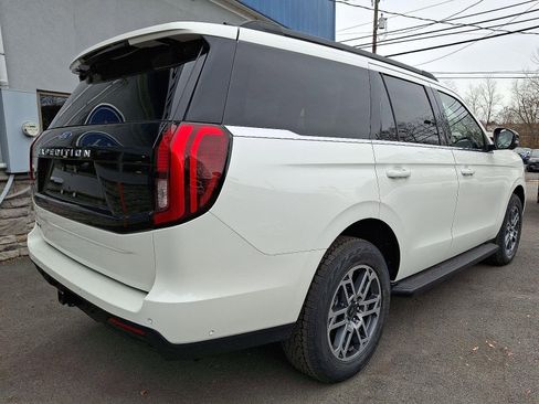 New 2025 Ford Expedition Active image 5