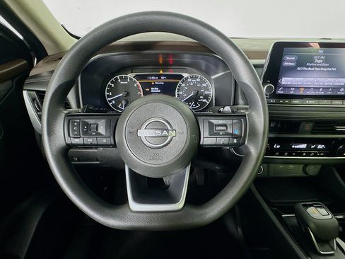 Used 2023 Nissan Rogue SV FWD image 10