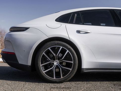 Used 2024 Porsche Panamera 4 w/ Premium Package image 9