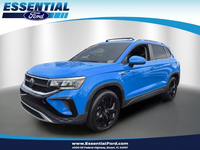 Used 2023 Volkswagen Taos SE w/ Panoramic Sunroof Package FWD image 1