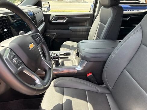 Used 2025 Chevrolet Silverado 1500 LTZ w/ LTZ Premium Package AWD/4WD image 18