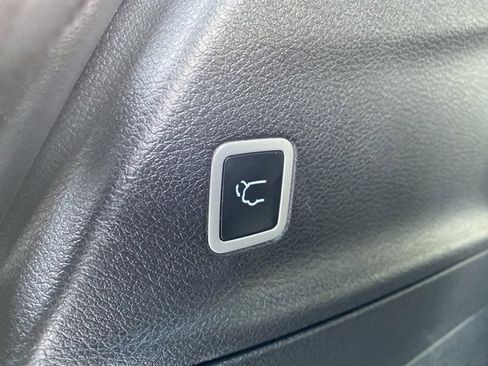 Certified 2025 Chrysler Pacifica Select image 6