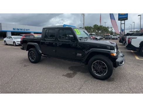 Used 2023 Jeep Gladiator Overland image 2