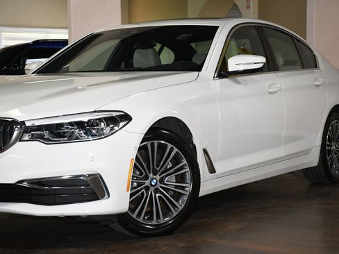 Used 2020 BMW 530i w/ Premium Package RWD image 54