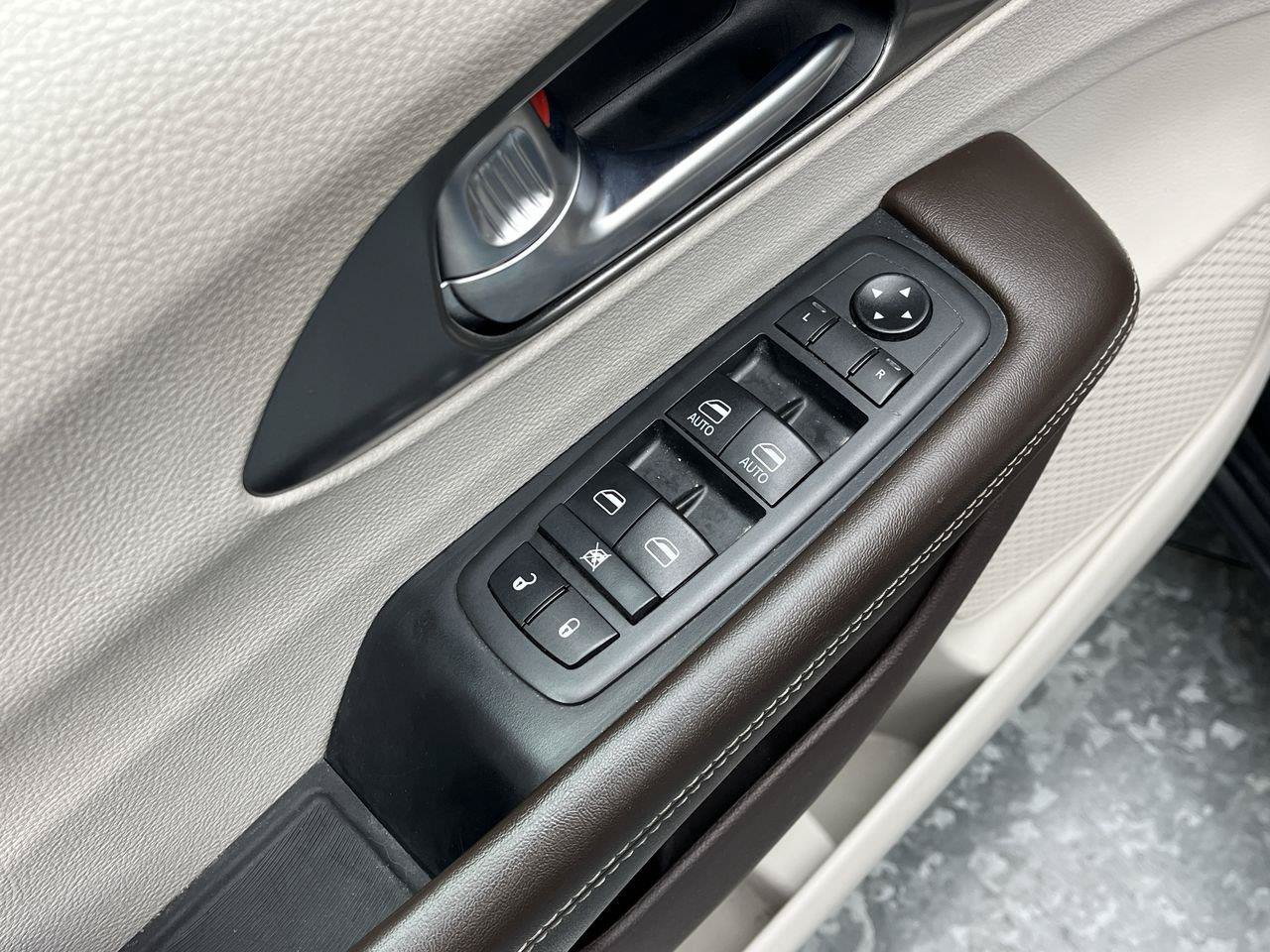 Used 2021 Chrysler Voyager Lxi FWD image 7