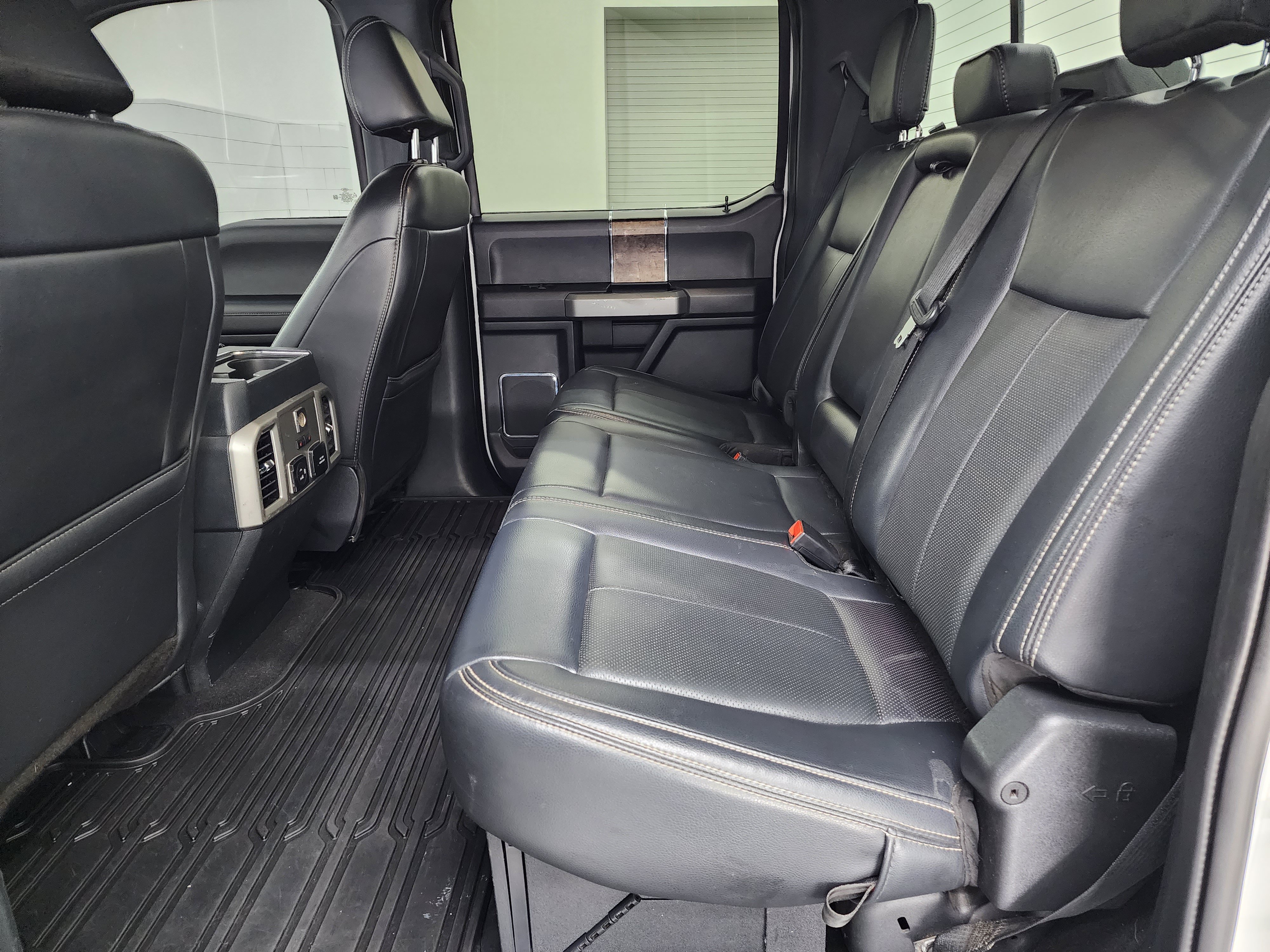 Used 2022 Ford F350 Lariat w/ Black Appearance Package AWD/4WD image 9