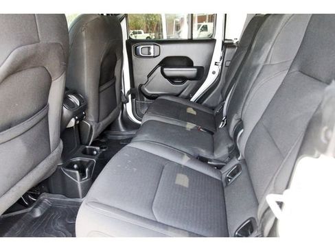 Used 2023 Jeep Gladiator Willys image 12