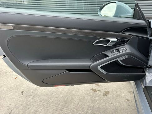 Used 2025 Porsche 718 Cayman GT4 image 19