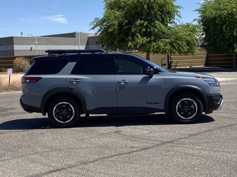 Used 2024 Nissan Pathfinder Rock Creek image 2