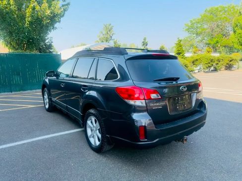 Used 2013 Subaru Outback 2.5i Limited w/ Moonroof Pkg AWD/4WD image 3