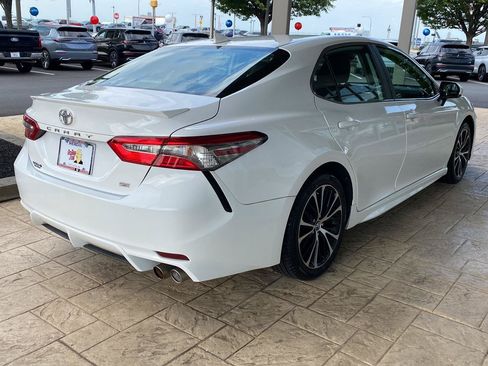 Used 2019 Toyota Camry SE w/ Convenience Package FWD image 7