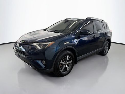 Used 2018 Toyota RAV4 XLE w/ Plus Extra Value Package AWD/4WD image 5