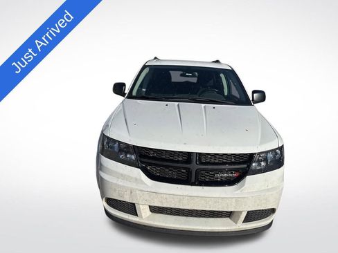Used 2020 Dodge Journey SE w/ SE Popular Equipment Group image 2