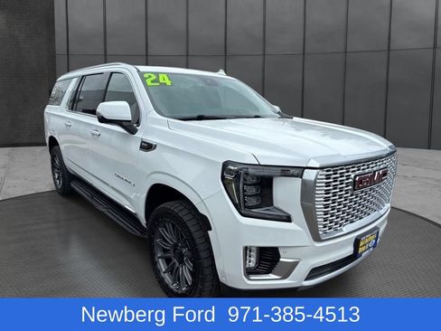 Used 2024 GMC Yukon XL Denali w/ Advanced Technology Package AWD/4WD image 3