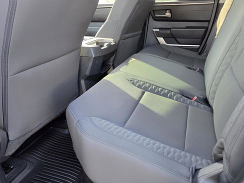 Used 2022 Toyota Tundra SR5 w/ SR5 Convenience Package RWD image 9
