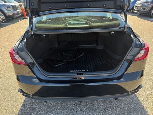 Used 2025 Toyota Camry SE image 38