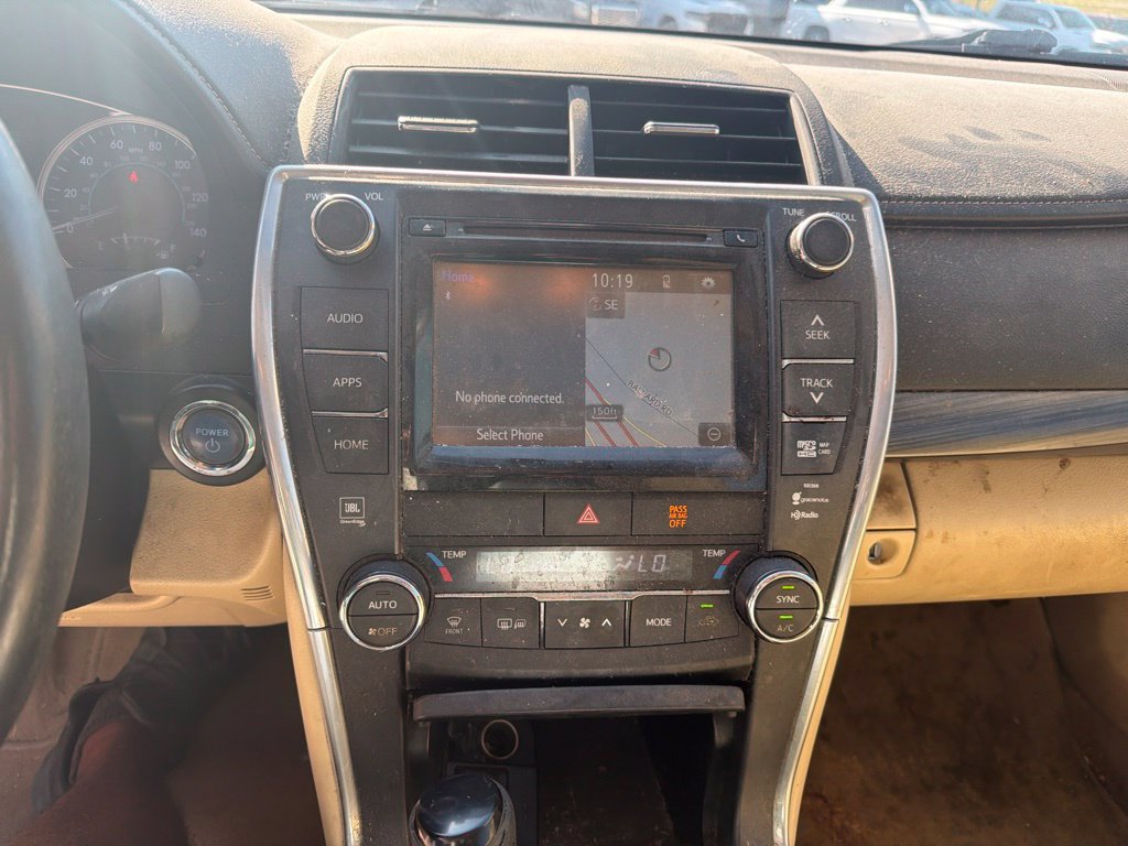 Used 2015 Toyota Camry XLE w/ Moonroof Package FWD image 10