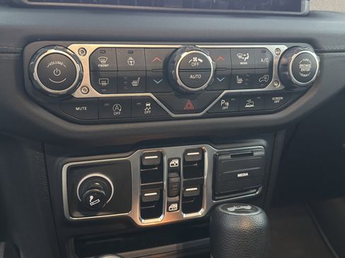 Used 2024 Jeep Wrangler Sahara w/ Technology Group image 32